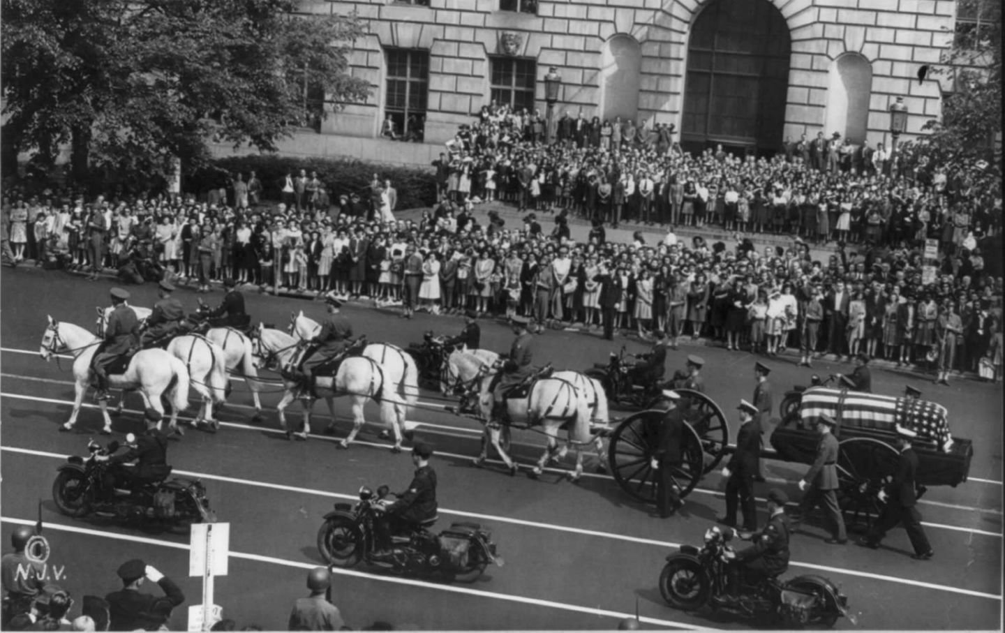 franklin_roosevelt_funeral_procession_cc_img